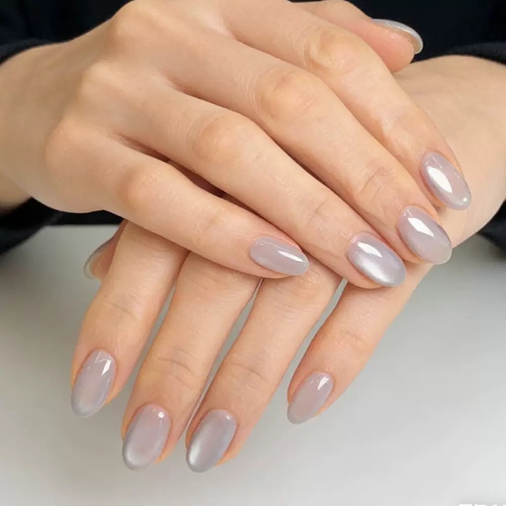 Almond Cat Eyes Short Nails