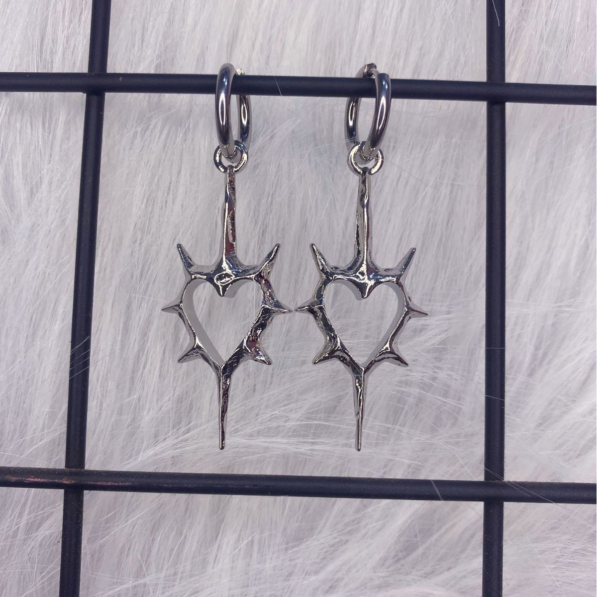 Heart of thorns Earring
