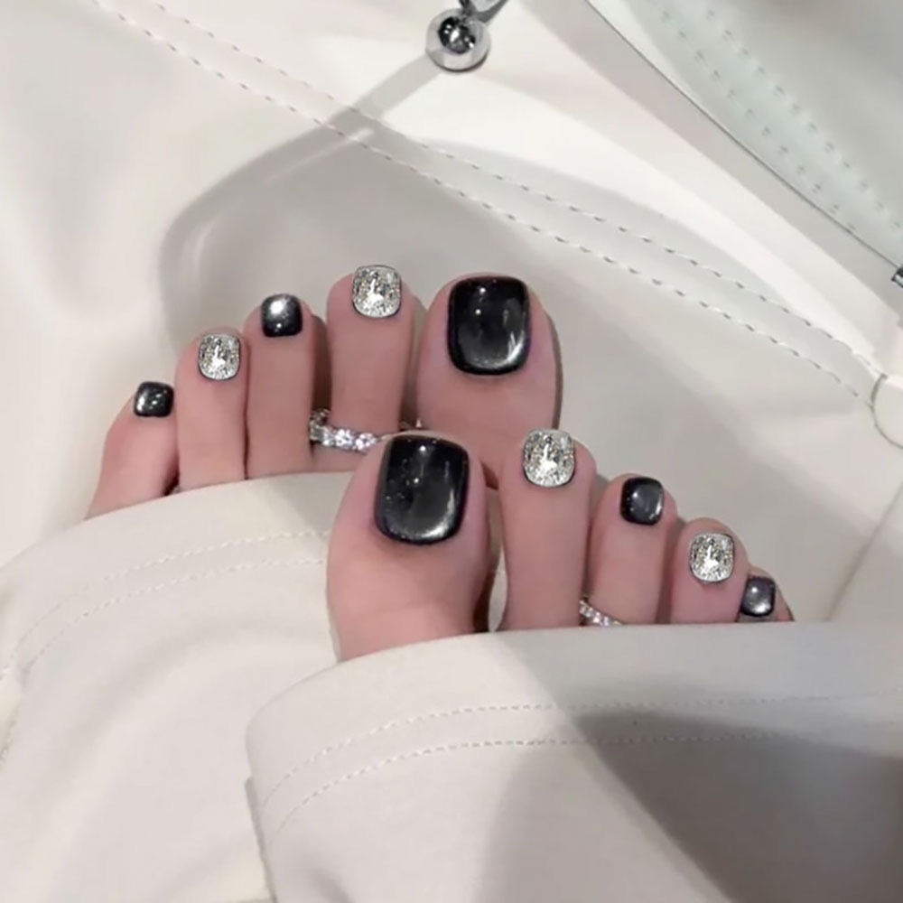 Glitter Black Cat Eyes Toe Nails