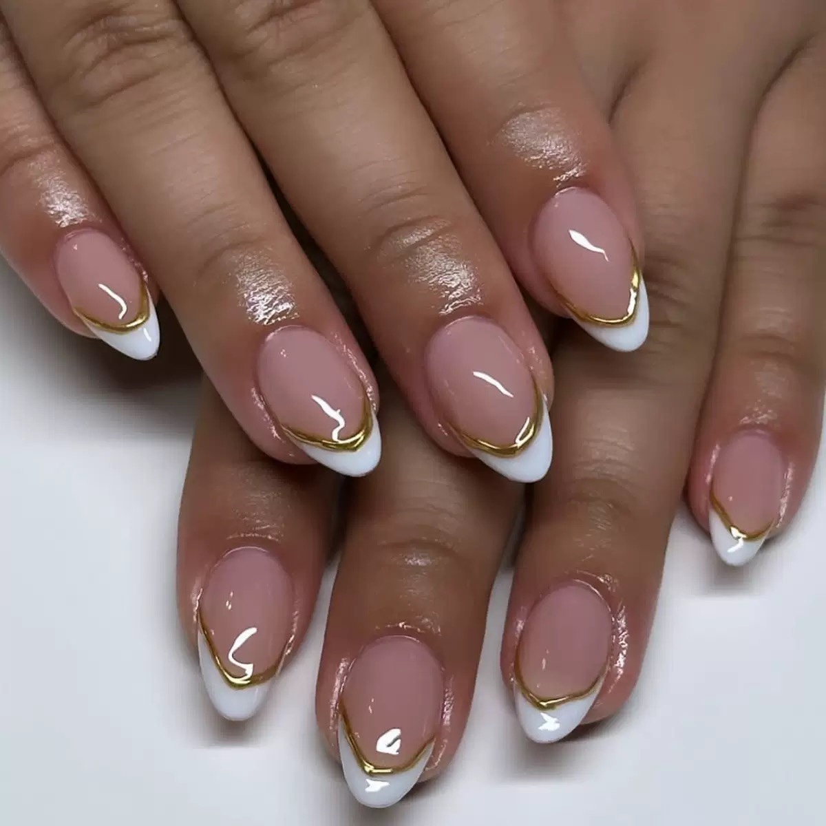 3D Gold Line Medium Nails