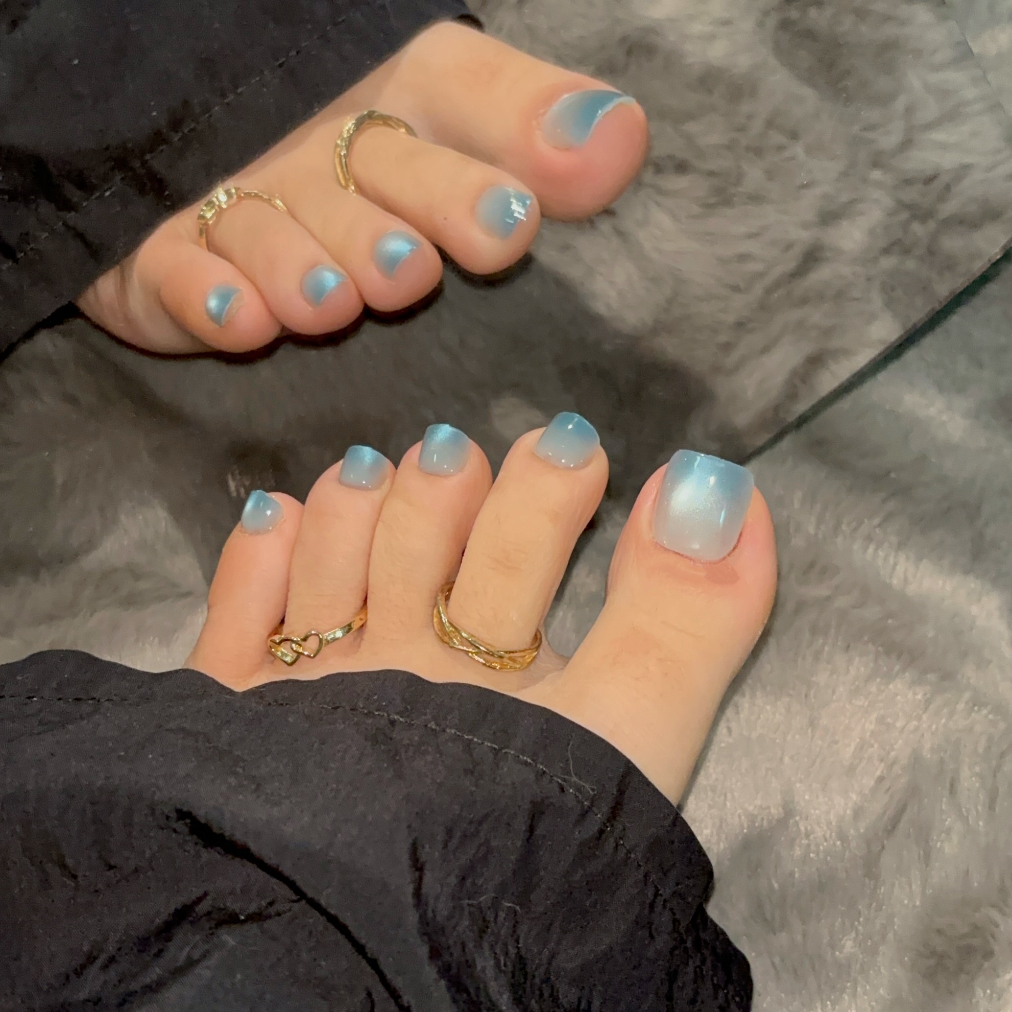Ombré Blue Cat Eyes Toe Nails