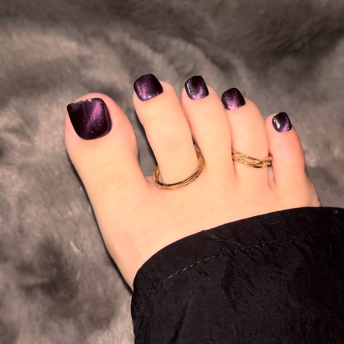 Dark Purple Cat Eyes Toe Nails