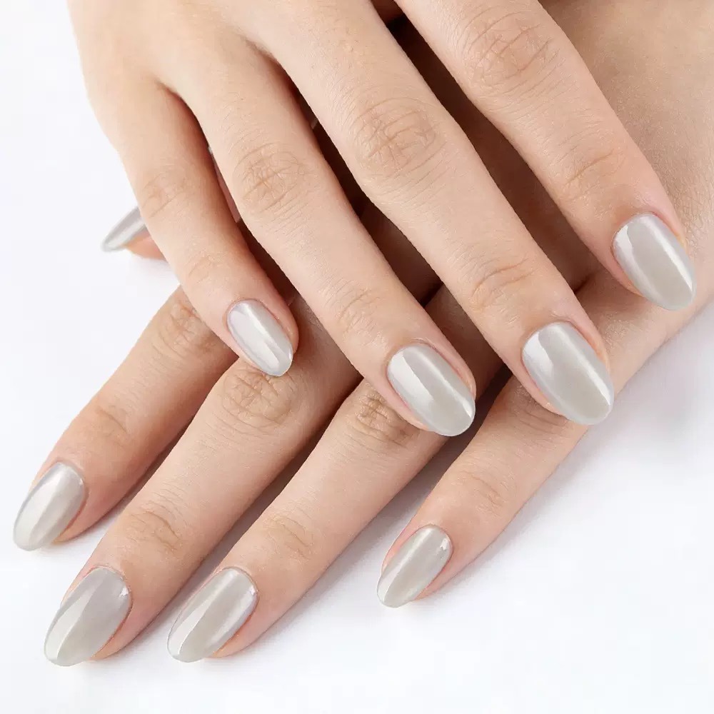 Almond Cat Eyes Short Nails