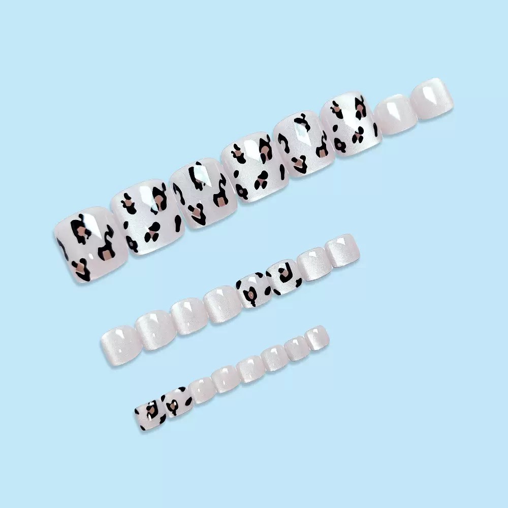 Leopard Print Cat Eyes Toe Nails