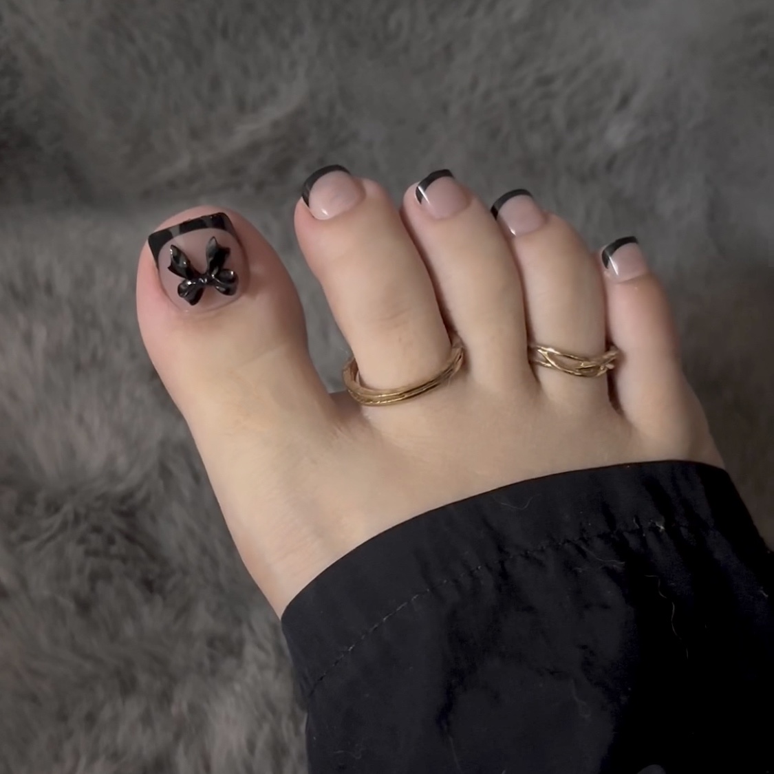 Black Bow Toe Nails