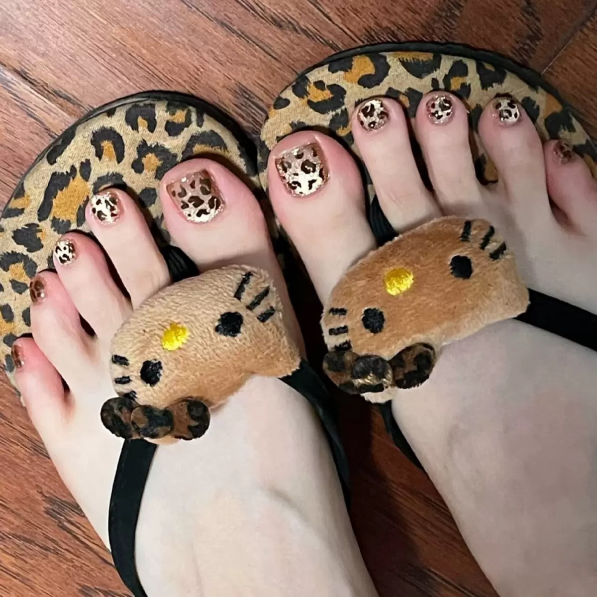Leopard Print Cat Eyes Toe Nails
