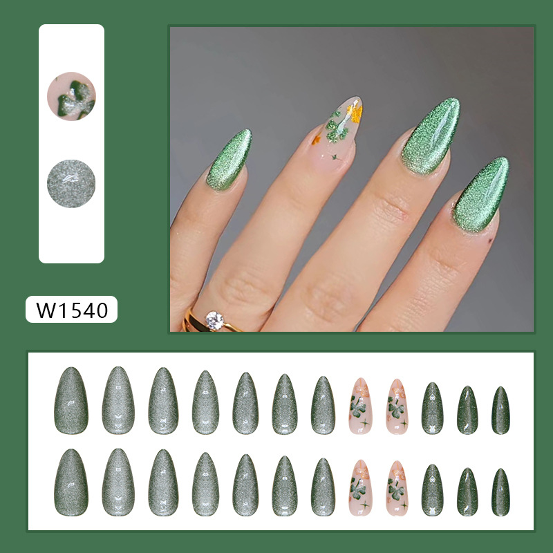 Clover Medium Nails