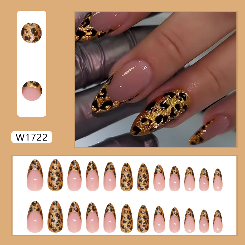 Golden leopard print Medium Nails
