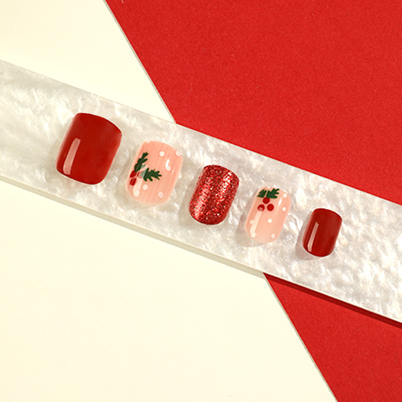 Leaf Christmas Nails