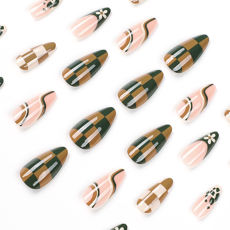 Vintage checkerboard Medium nails