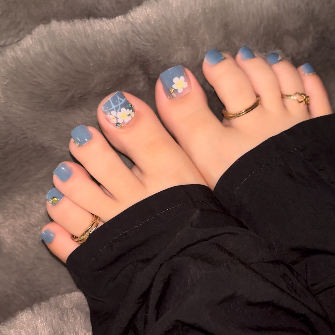 Blue Wave Flowers Cat Eyes Toe Nails