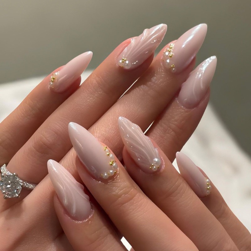 Shell Pearl Medium Nails