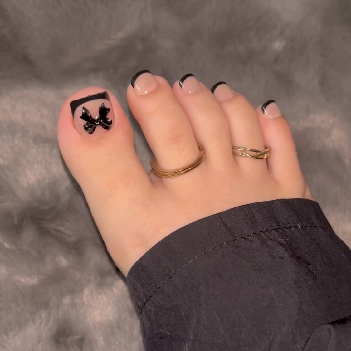 Black Bow Toe Nails