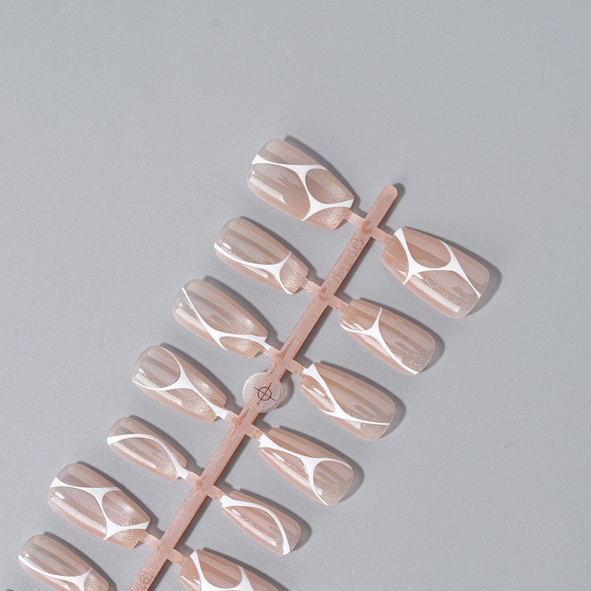 Line Cat Eyes Medium Nails