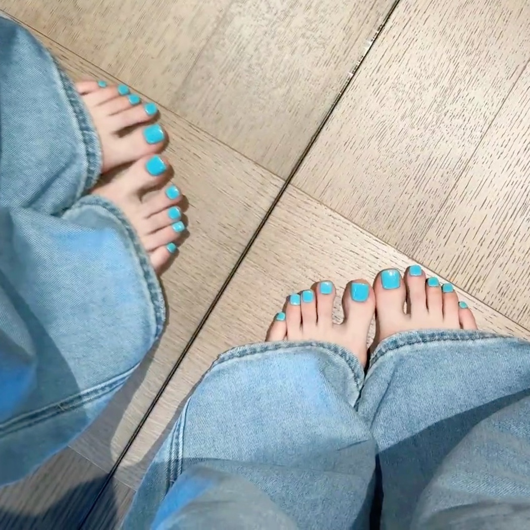 Tiffany Blue Toe Nails 42pcs