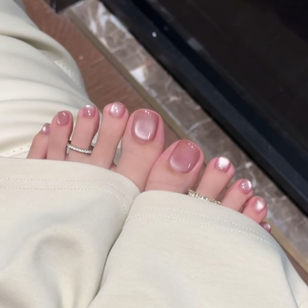 Nude Pink Cat Eyes Toe Nails
