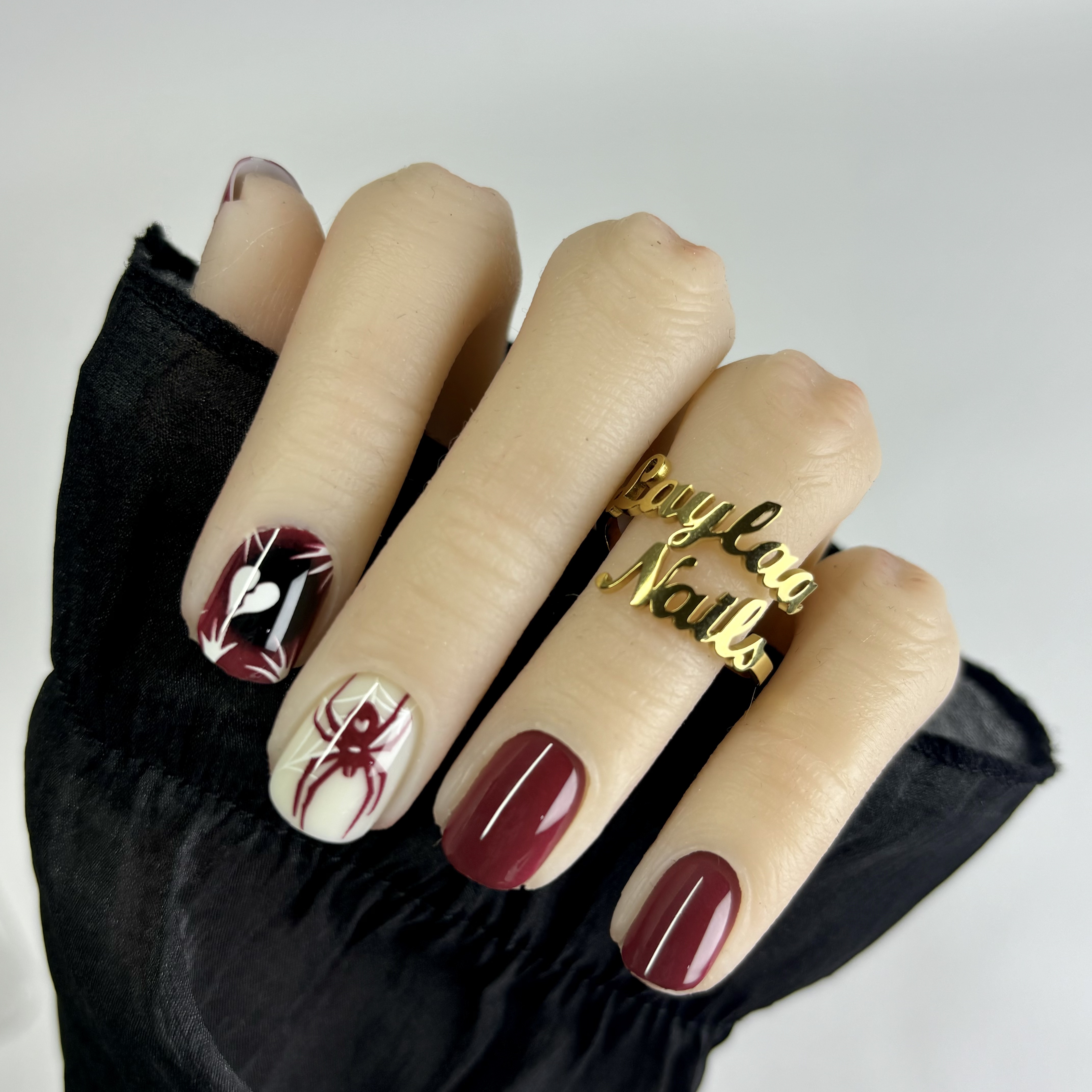 Heartbreak spider Short Nails