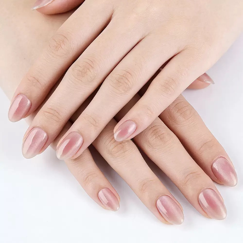 Almond Cat Eyes Short Nails