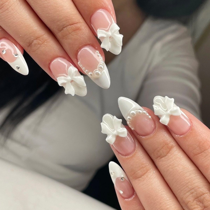 White Bow French Tips Medium Nails