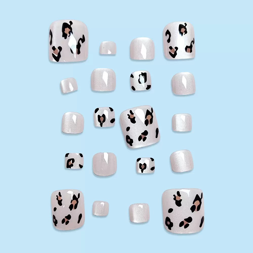 Leopard Print Cat Eyes Toe Nails