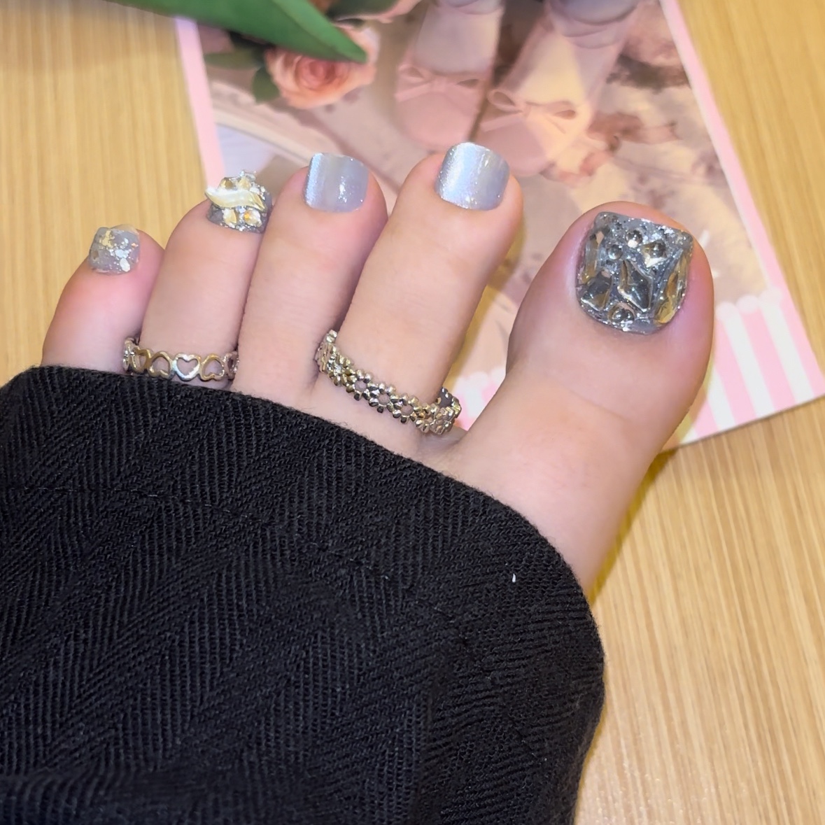Blue Grey Cat Eyes Toe Nails
