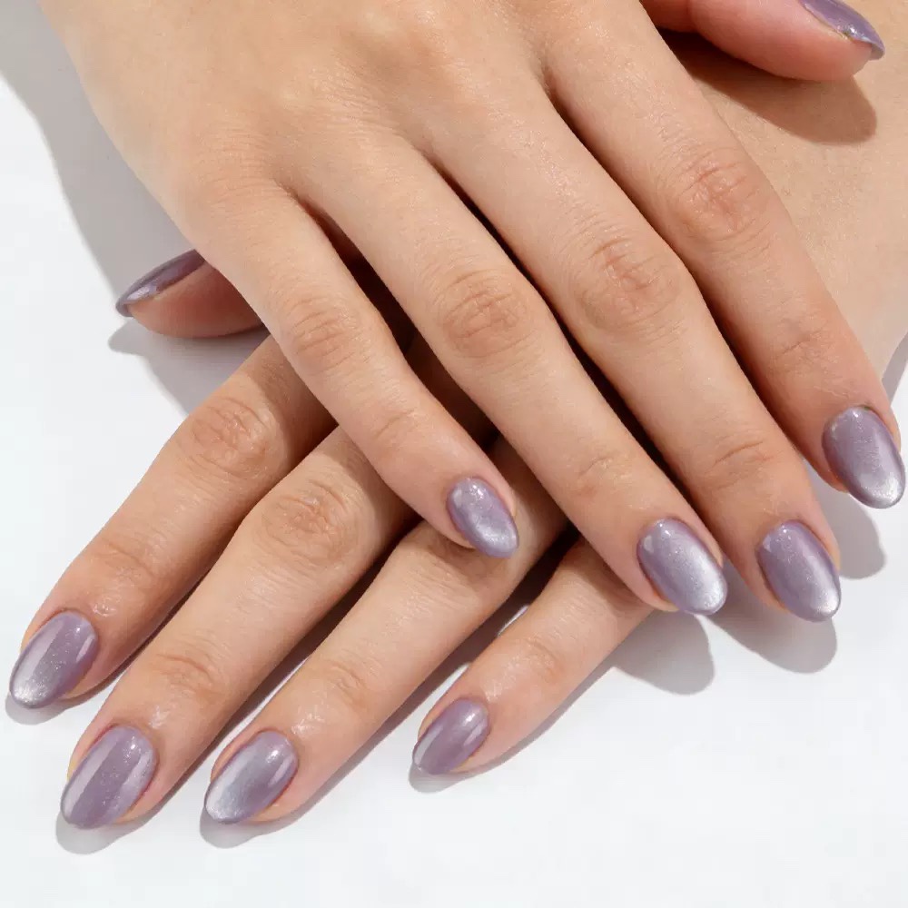 Almond Cat Eyes Short Nails
