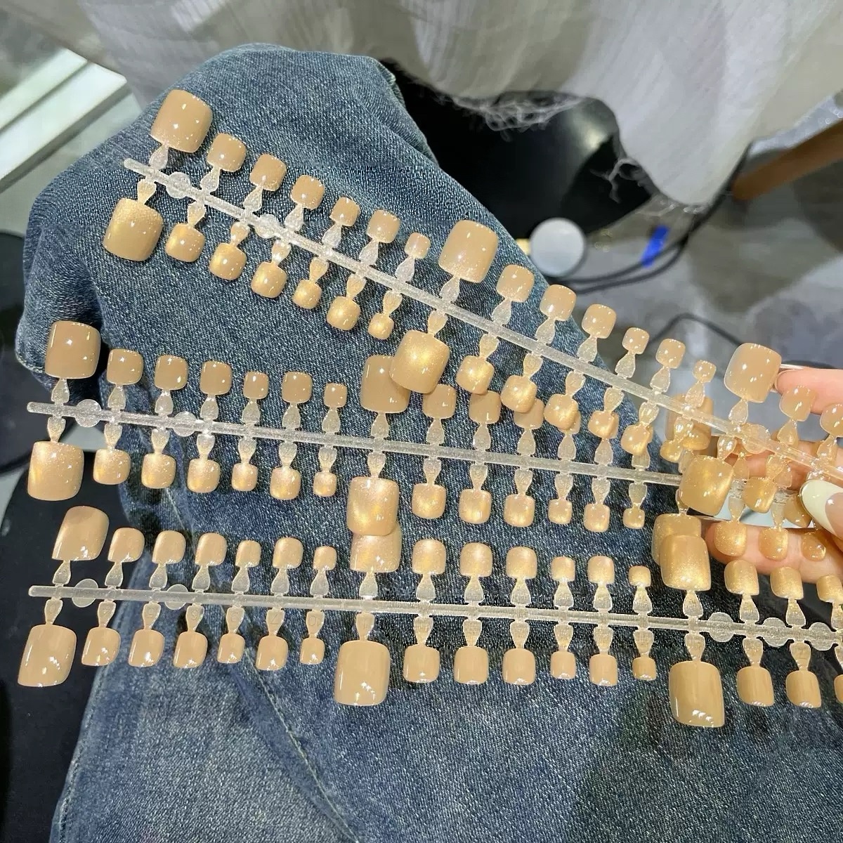 Champagne Cat Eyes Press On Toenails