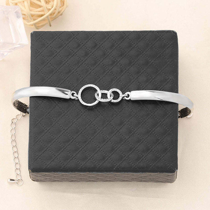 For Three Generations - The Love Between Grandmother, Mother And Daughter Is Forever Three Circle Bracelet