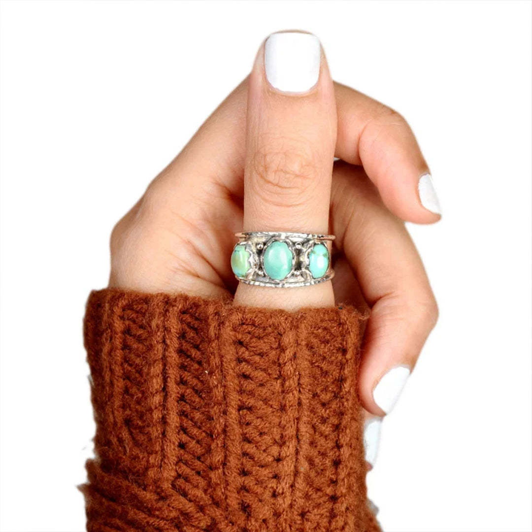 Boho Chic: Stunning Turquoise Ring with a Bohemian Twist