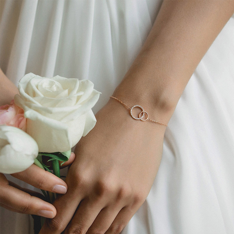 Grandmother & Granddaughter A Bond Like No Other Linked Circle Bracelet