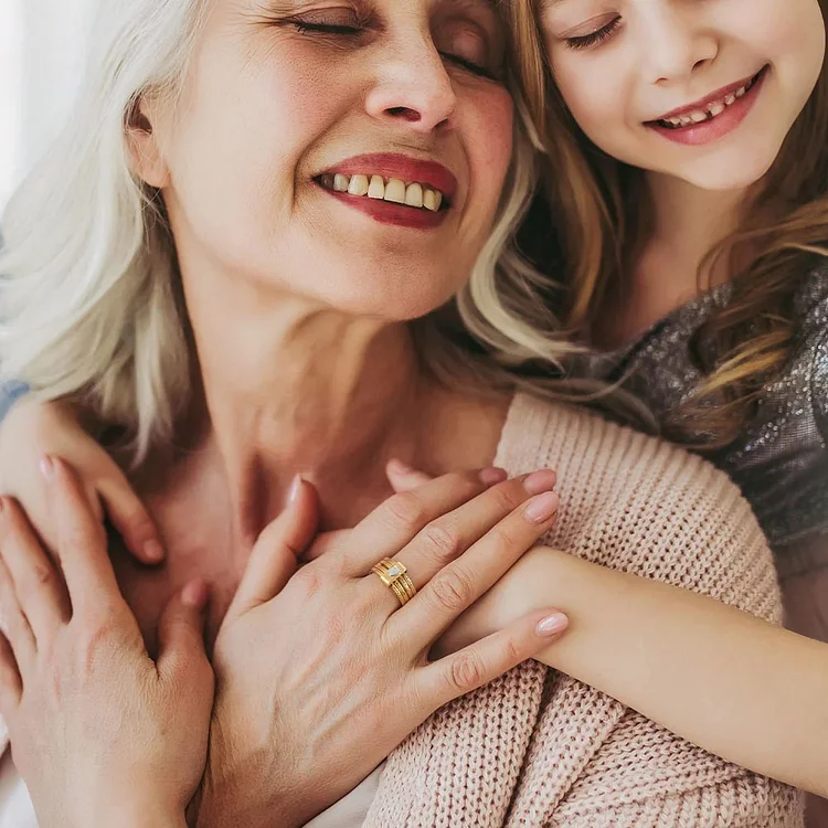 🎁Gift For Mother/Grandmother - Personalized 2-5 Names Heart Stacked Ring