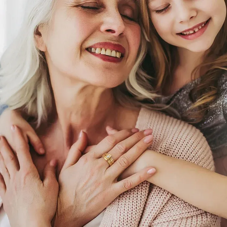 🎁Gift For Mother/Grandmother - Personalized 2-5 Names Heart Stacked Ring
