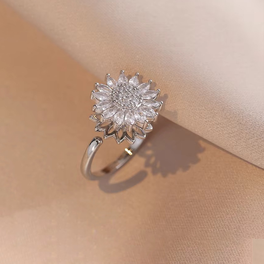 A Adjustable Sunflower Spinner Fidget Ring