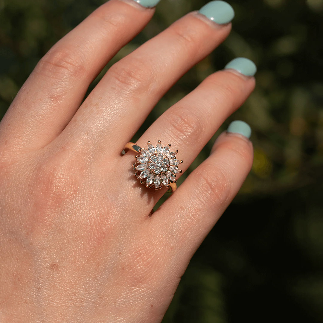 A Adjustable Sunflower Spinner Fidget Ring