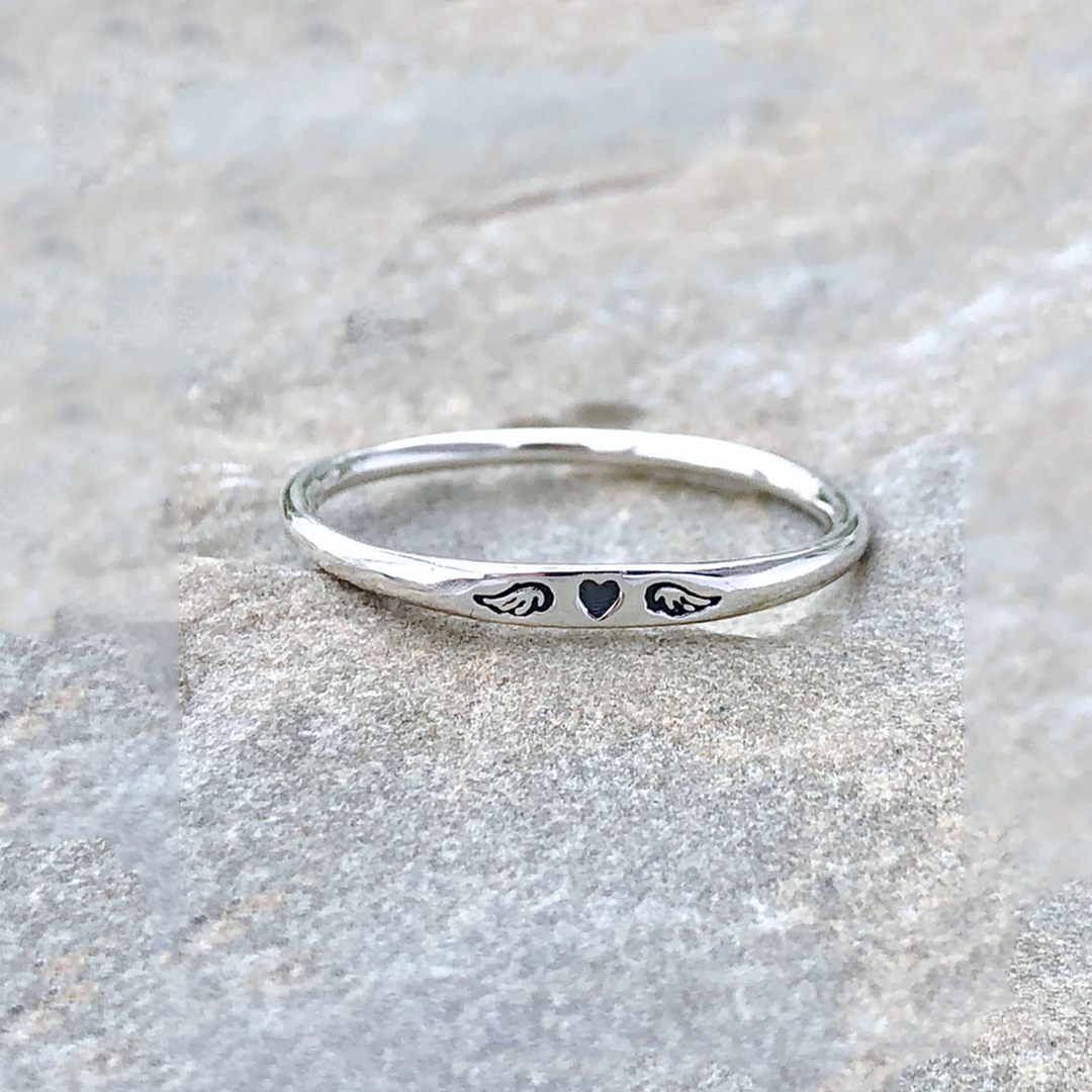 For Memorial - Hug From Heaven Heart With Wings Thin Ring