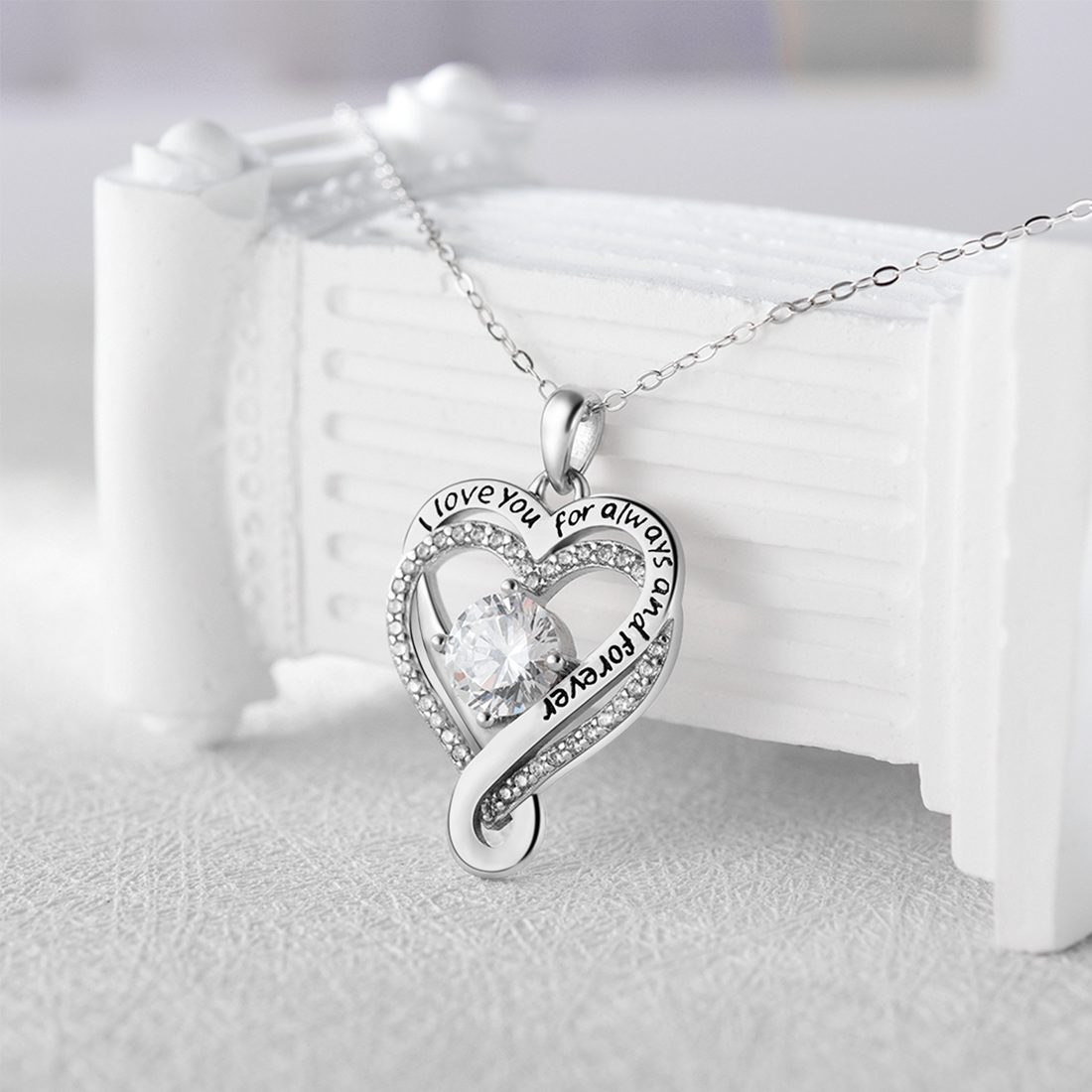 Collar de corazón grabado para esposa con caja LED