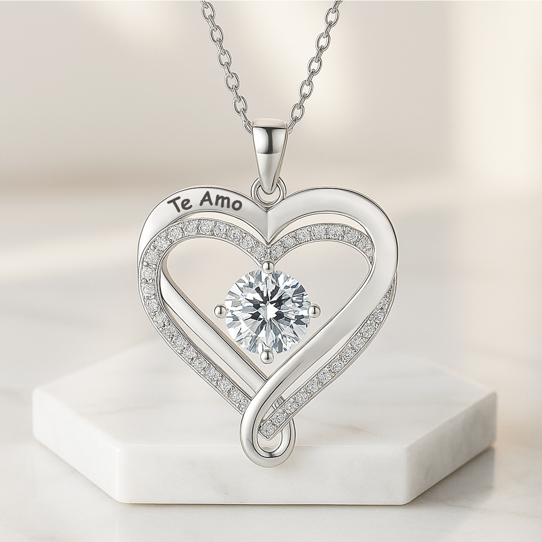 Collar de corazón grabado para esposa