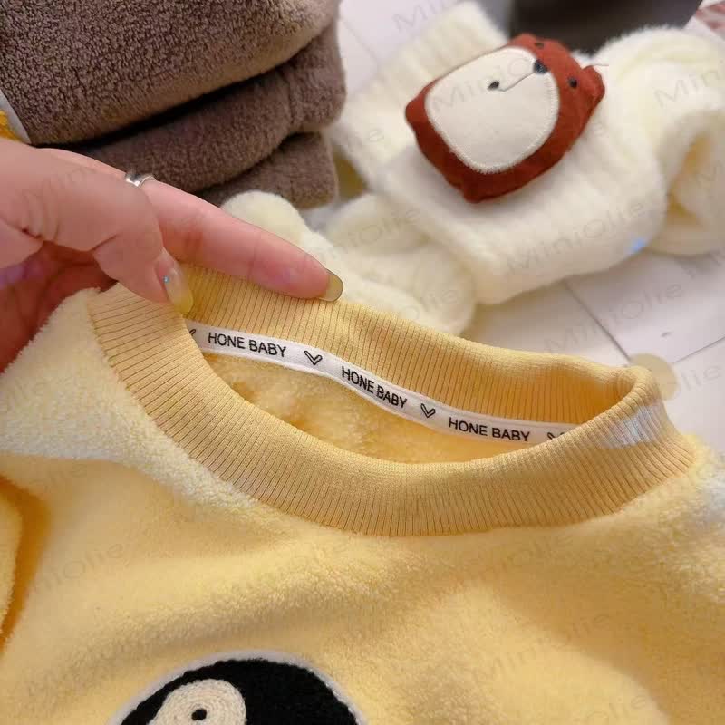 Toddler Cartoon Patch Plush Fleece 2-piece Lounge Set - image 4
