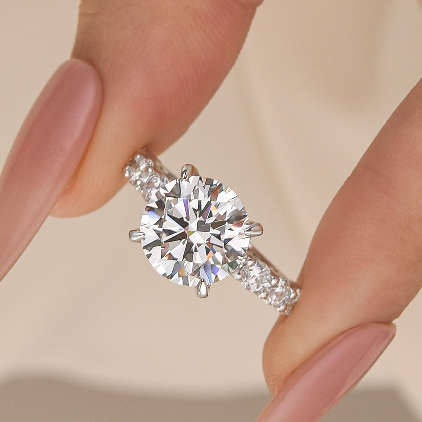 Elegant 6 Prong Women Elegant Silver Women\'s Ring display picture 1