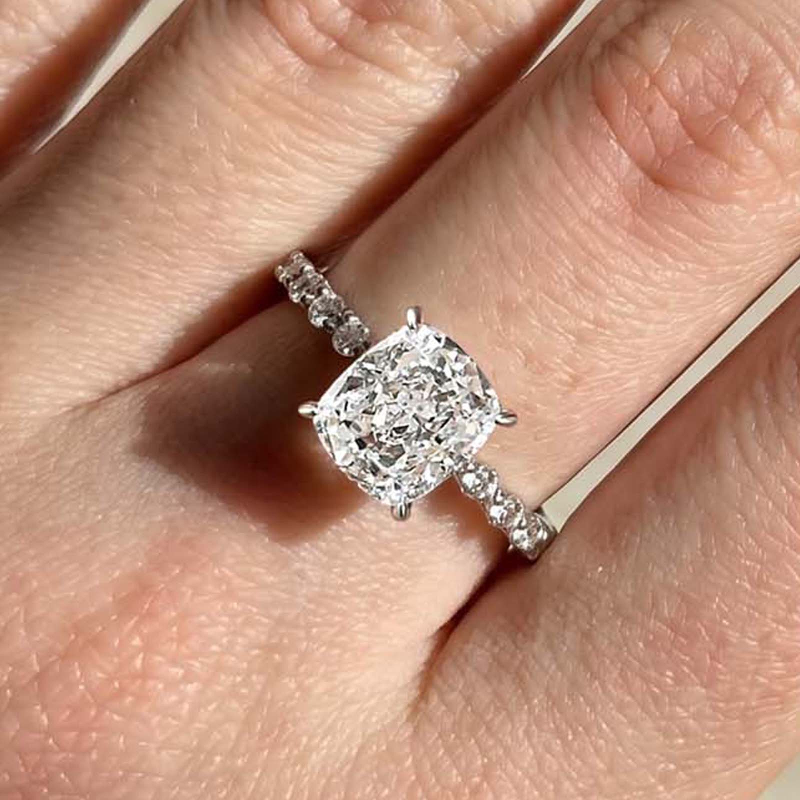 Exquisite 2.0 Carat Cushion Cut Engagement Ring In Sterling Silver 