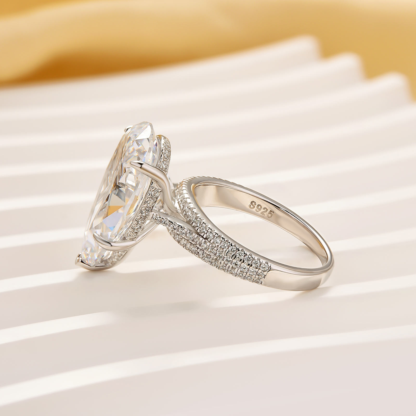 S925 8.0Ct Pear Cut Split Shank Engagement Ring For Woman