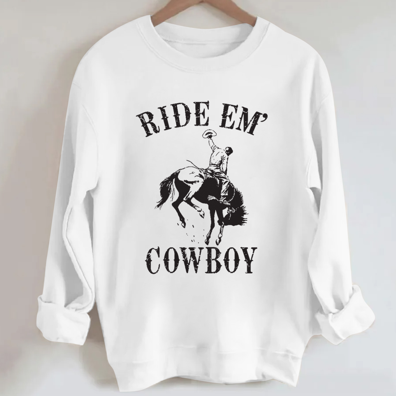 Cowboys taming wild horses EM' Sweatshirt