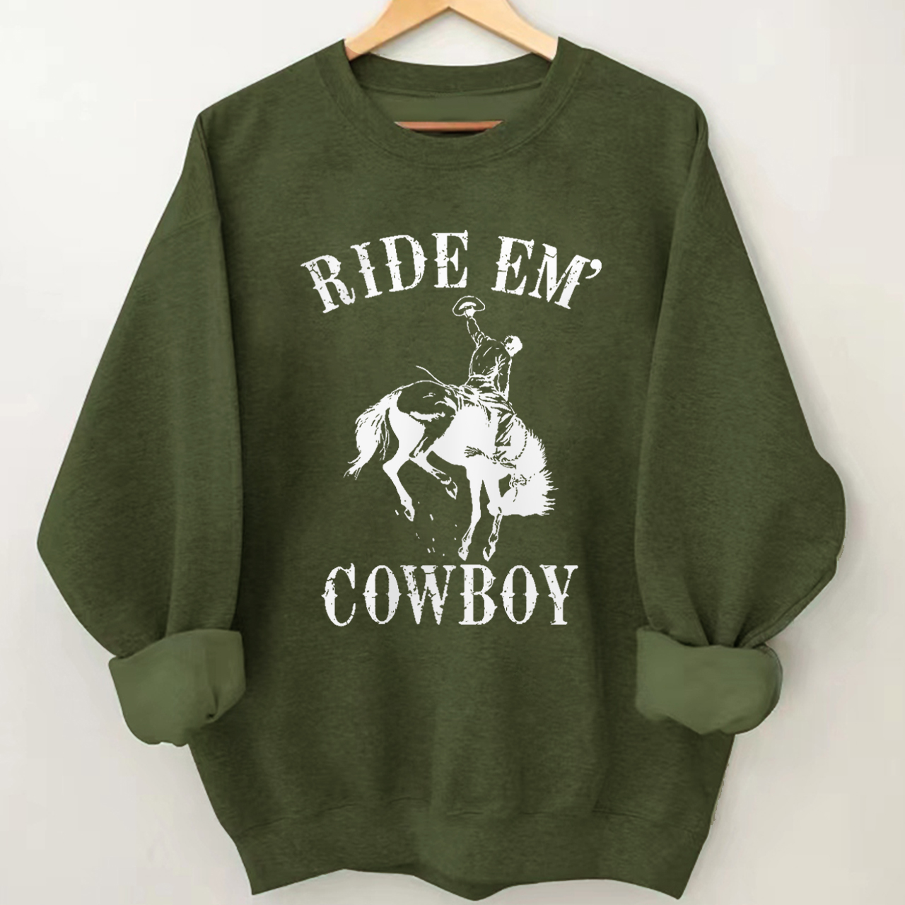 Cowboys taming wild horses EM' Sweatshirt