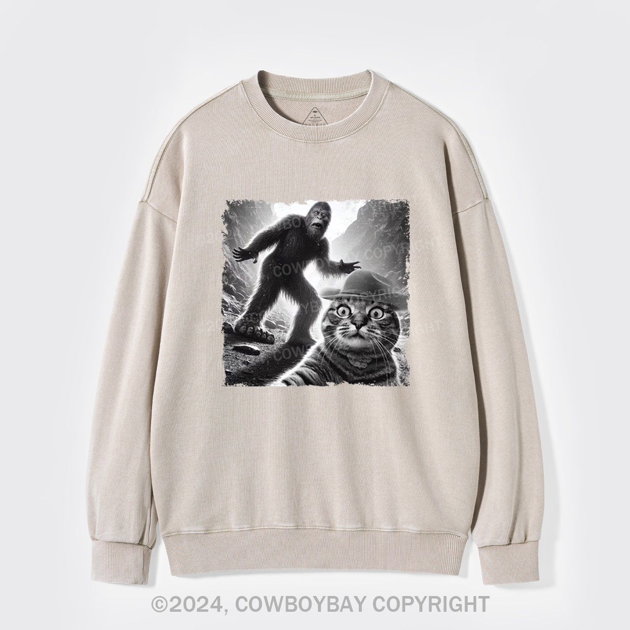 Scared Cat Selfie With Bigfoot Retro 90s Washed Sweatshirts