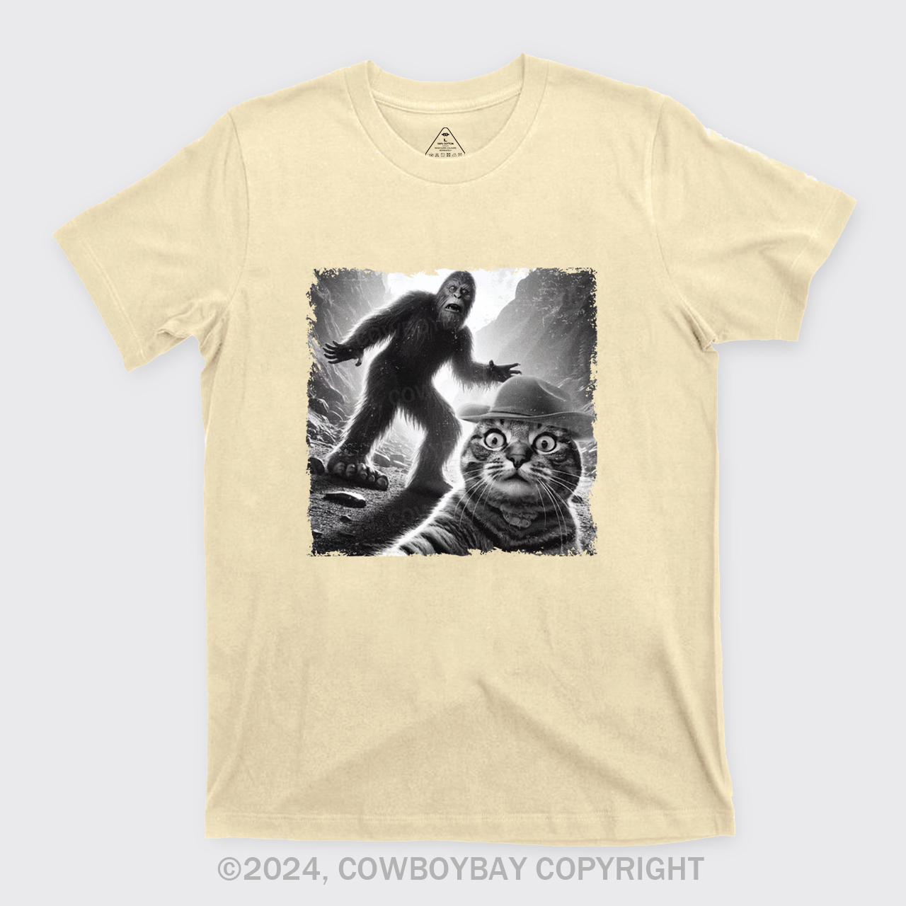 Scared Cat Selfie With Bigfoot Retro 90s T-Shirts