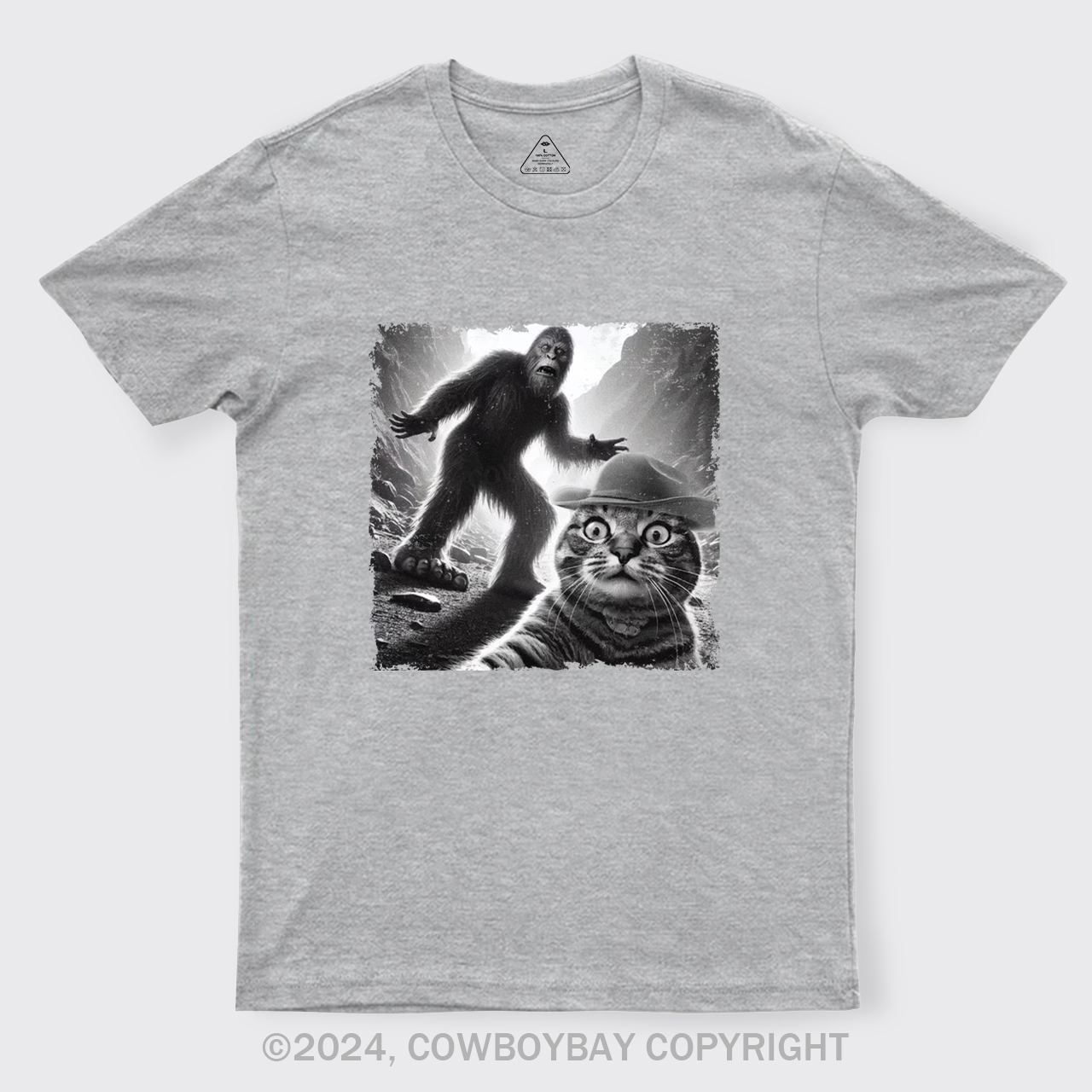 Scared Cat Selfie With Bigfoot Retro 90s T-Shirts