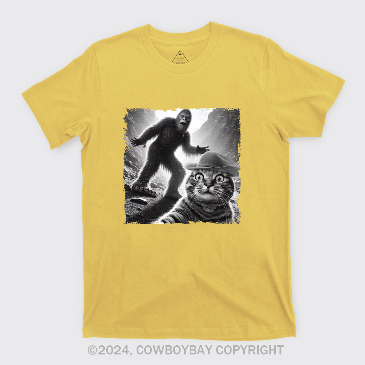 Scared Cat Selfie With Bigfoot Retro 90s T-Shirts