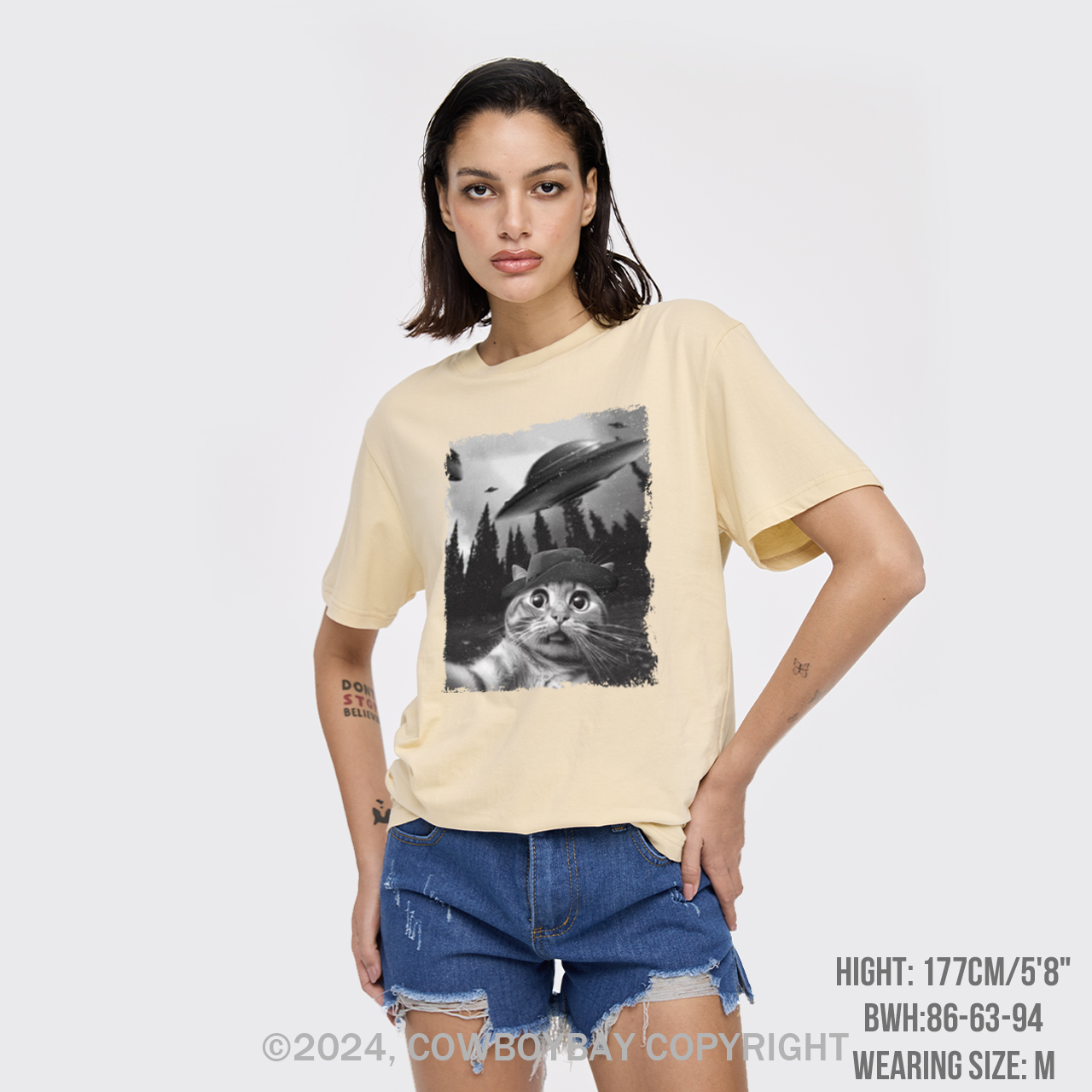 Funny Cat Selfie With UFOs T-Shirts