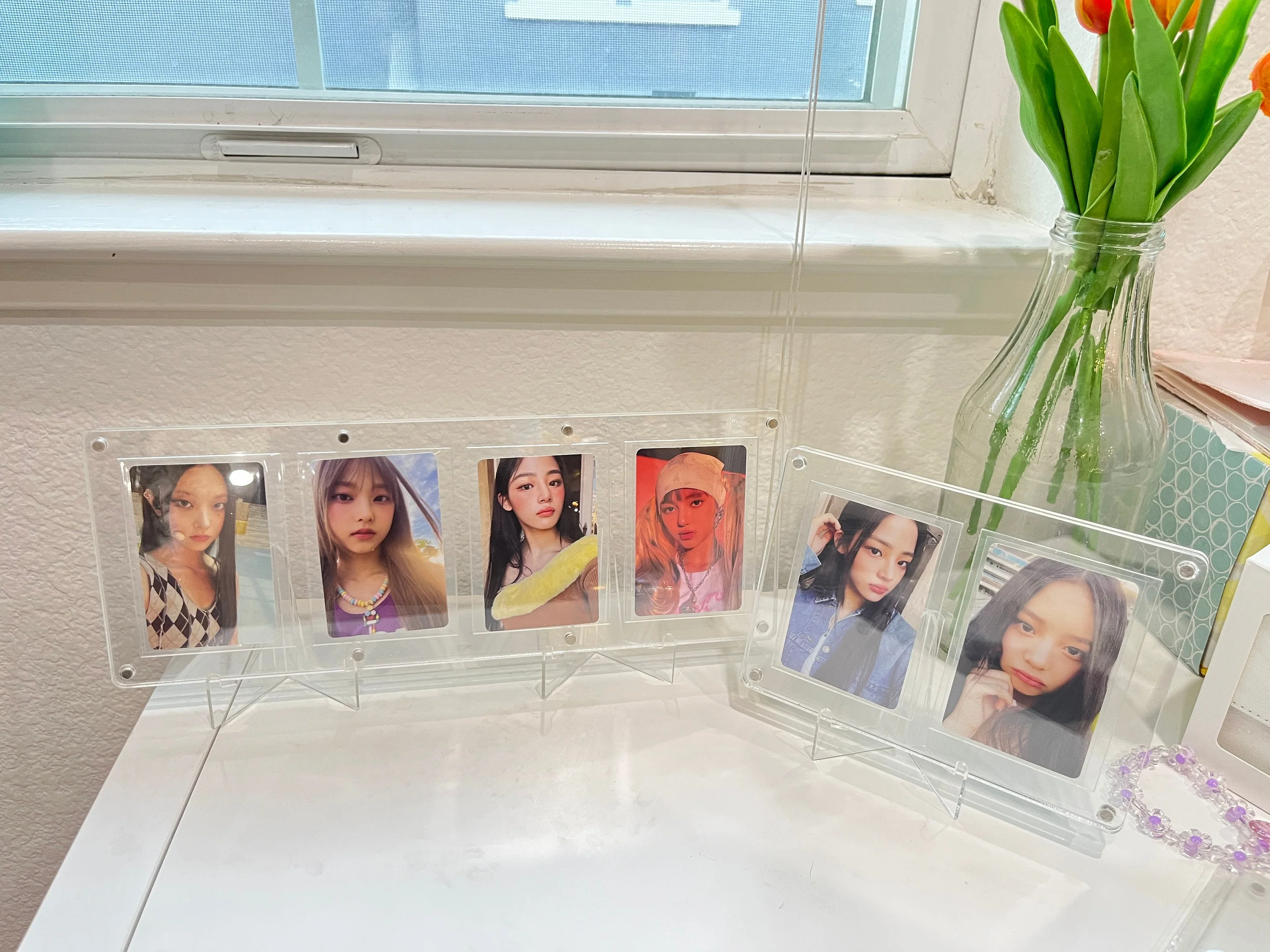 Acrylic Display Stand - [Magnetic] Photo Card Display Stand