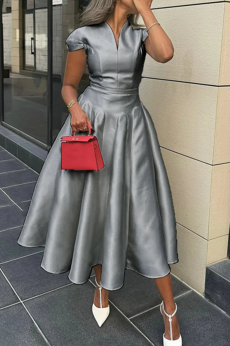 Vestido de menina com decote em V e cintura evasé